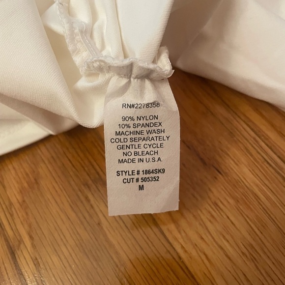 Nwt Fox’s White Tank Top Size Medium - Picture 6 of 6